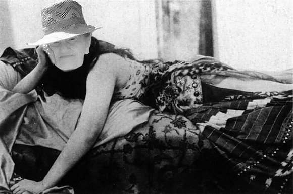 Helen-ThedaBara