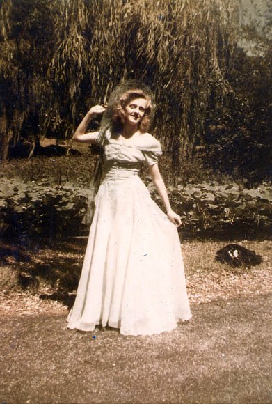 helen-gown1-44_001