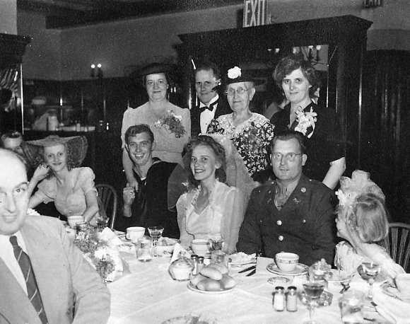 helen-group_001