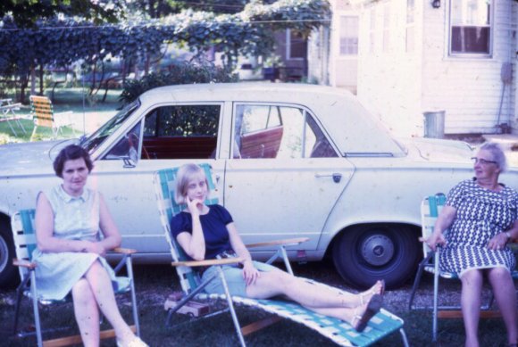Luci, Suzanne, Gerda at Oceanport house, 1970